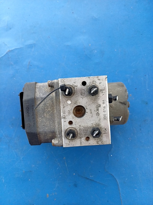 Pompă ABS – Volkswagen Passat B5+ [restyling] [2000 – 2005] Sedan 1.9 TDI 5MT (130 hp)