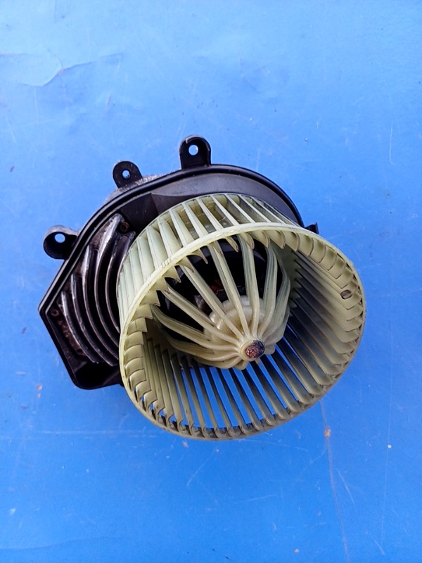 Ventilator habitaclu – Volkswagen Passat B5+ [restyling] [2000 – 2005] Sedan 1.9 TDI 5MT (130 hp)