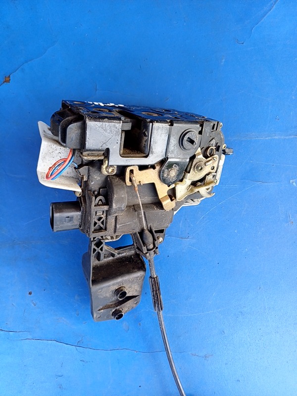 Broască ușă – Parte montare: Stânga spate – Volkswagen Passat B5+ [restyling] [2000 – 2005] Sedan 1.9 TDI 5MT (130 hp)