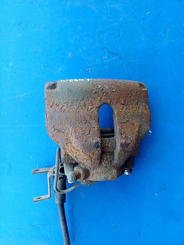 Etrier față – Parte montare: Dreapta  – Volkswagen Passat B5+ [restyling] [2000 – 2005] Sedan 1.9 TDI 5MT (130 hp)