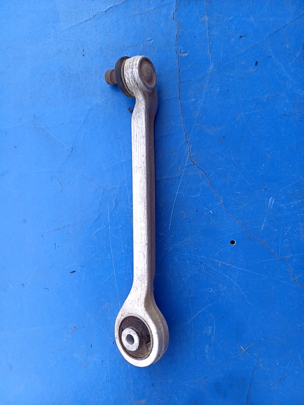 Braț oscilant – Parte montare: Stânga față – Volkswagen Passat B5+ [restyling] [2000 – 2005] Sedan 1.9 TDI 5MT (130 hp)