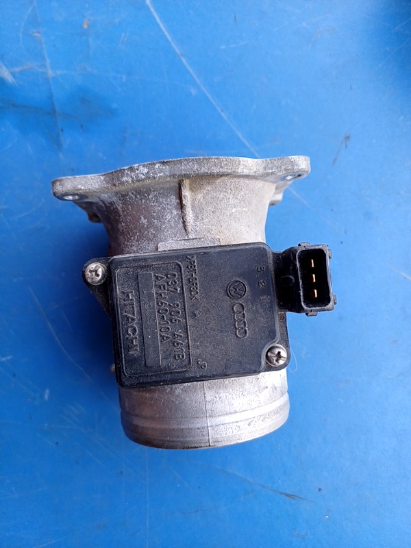 Debitmetru aer – Audi A4 B5 [1994 – 1999] Sedan 1.6 MT (101 hp)