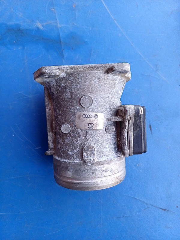 Debitmetru aer – Audi A4 B5 [1994 – 1999] Sedan 1.6 MT (101 hp)