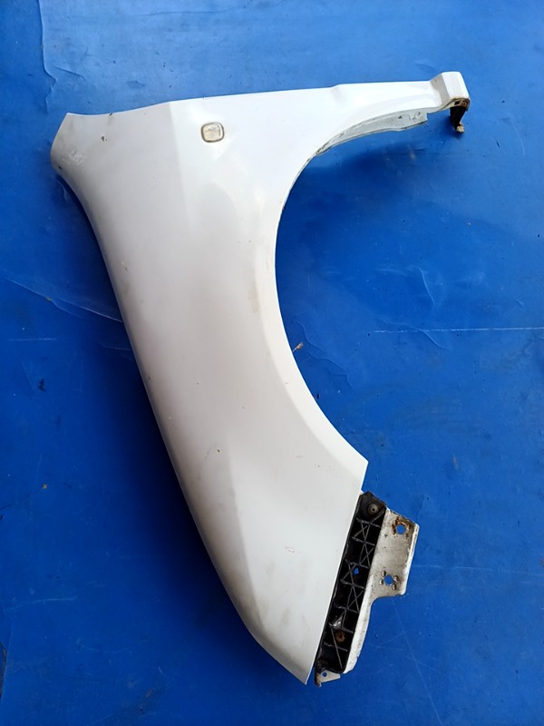Aripă – Culoare: Alb, Parte montare: Stânga  – Skoda Fabia 6Y [1999 – 2004] Sedan 1.4 MT (68 hp)