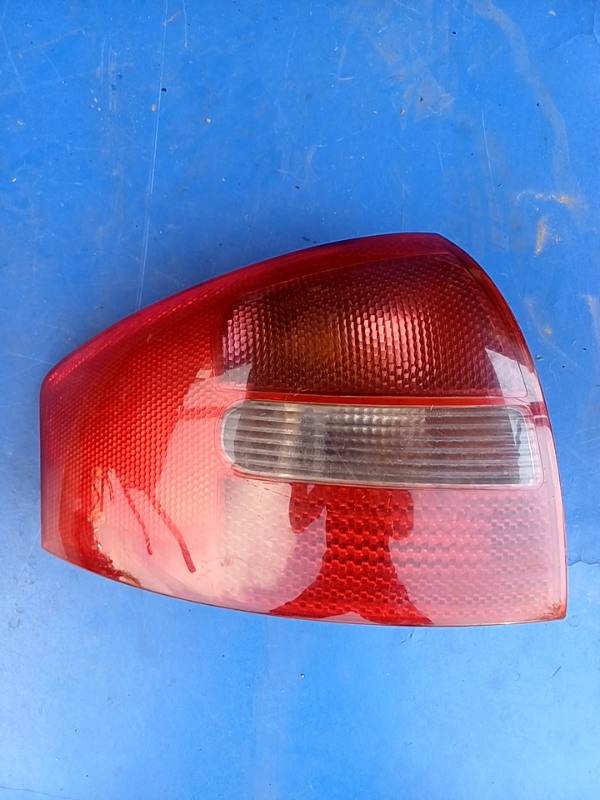 Lampă spate – Parte montare: Stânga  – Audi A6 C5 [1997 – 2001] Sedan 2.4 tiptronic (165 hp)