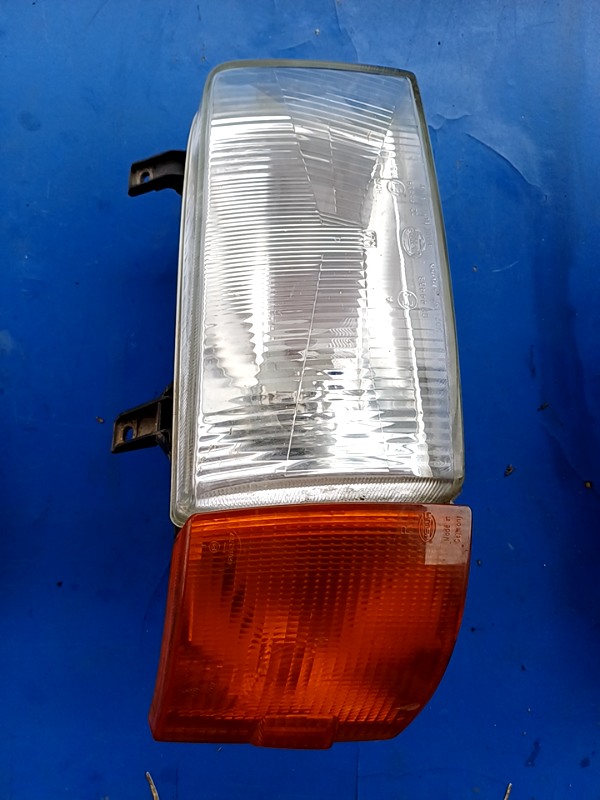 Far față – Parte montare: Dreapta, Alte specificații: Cu semnalizator – Volkswagen Transporter T4 [1990 – 2003] Van 1.9 TD L MT (68 hp)