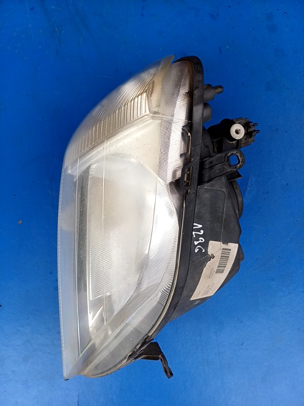 Far față – Parte montare: Dreapta  – Dacia Logan 1 generation [2004 – 2008] Sedan 1.6 MT (90 hp)