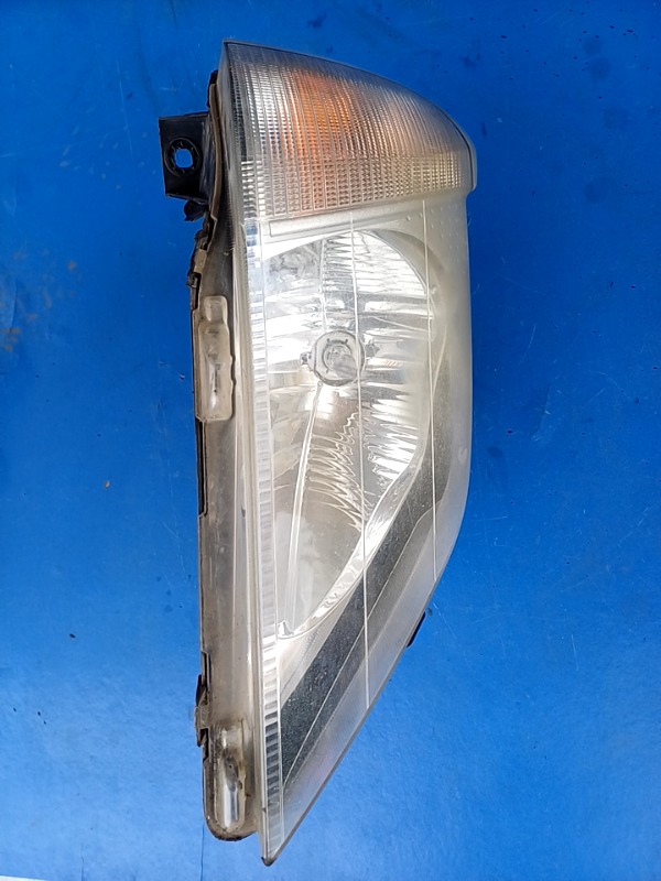 Far față – Parte montare: Dreapta  – Dacia Logan 1 generation [2004 – 2008] Sedan 1.6 MT (90 hp)