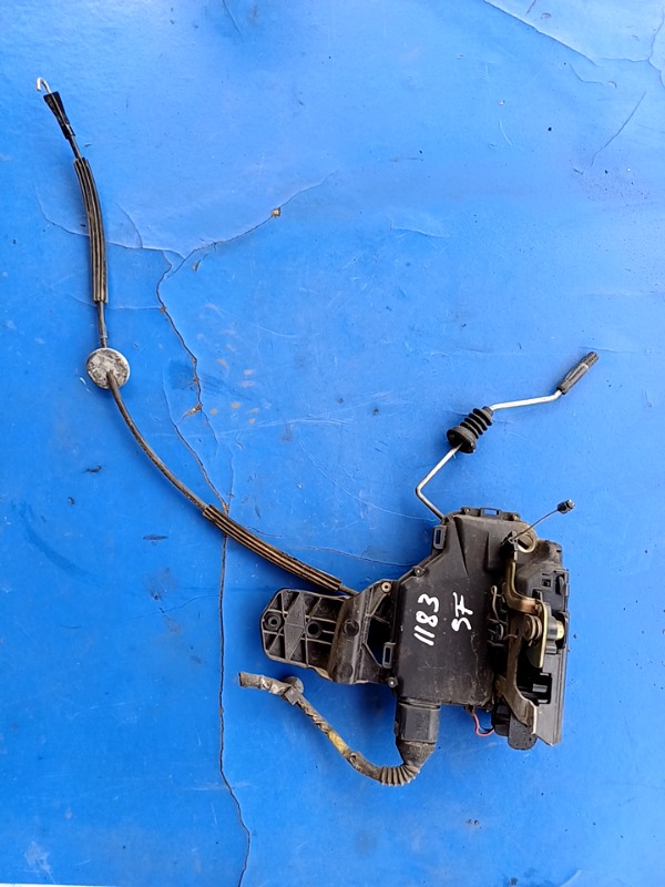 Broască ușă – Parte montare: Stânga față – Volkswagen Passat B5 [1996 – 2000] wagon 1.9 TDI MT (90 hp)