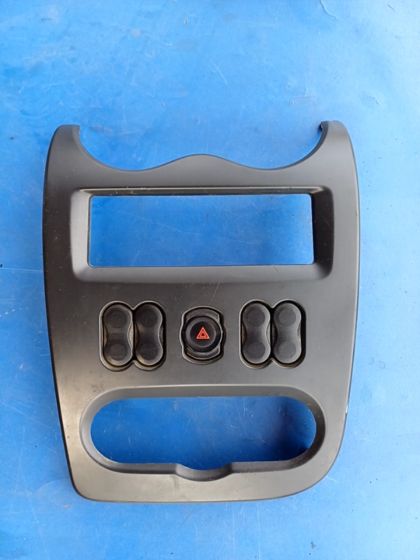 Consolă centrală – Dacia Logan 1 generation [restyling] [2007 – 2012] Sedan