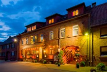Körbchen voller Ostereier und Ostertage mit Ritteressen Körbchen voller Ostereier und Ostertage mit Ritteressen