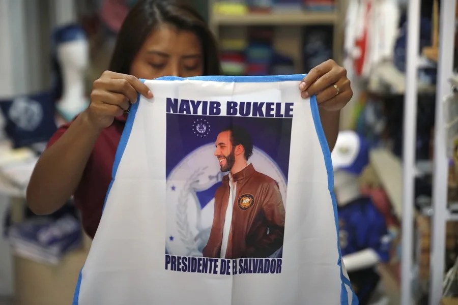 Alertas, detenciones y migrantes marcan el segundo mandato de Nayib Bukele en El Salvador Alertas, detenciones y migrantes marcan el segundo mandato de Nayib Bukele en El Salvador