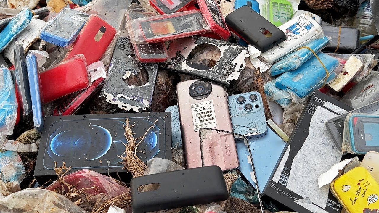 i Found Many Broken Phones and More from Garbage Dumps i Found Many Broken Phones and More from Garbage Dumps