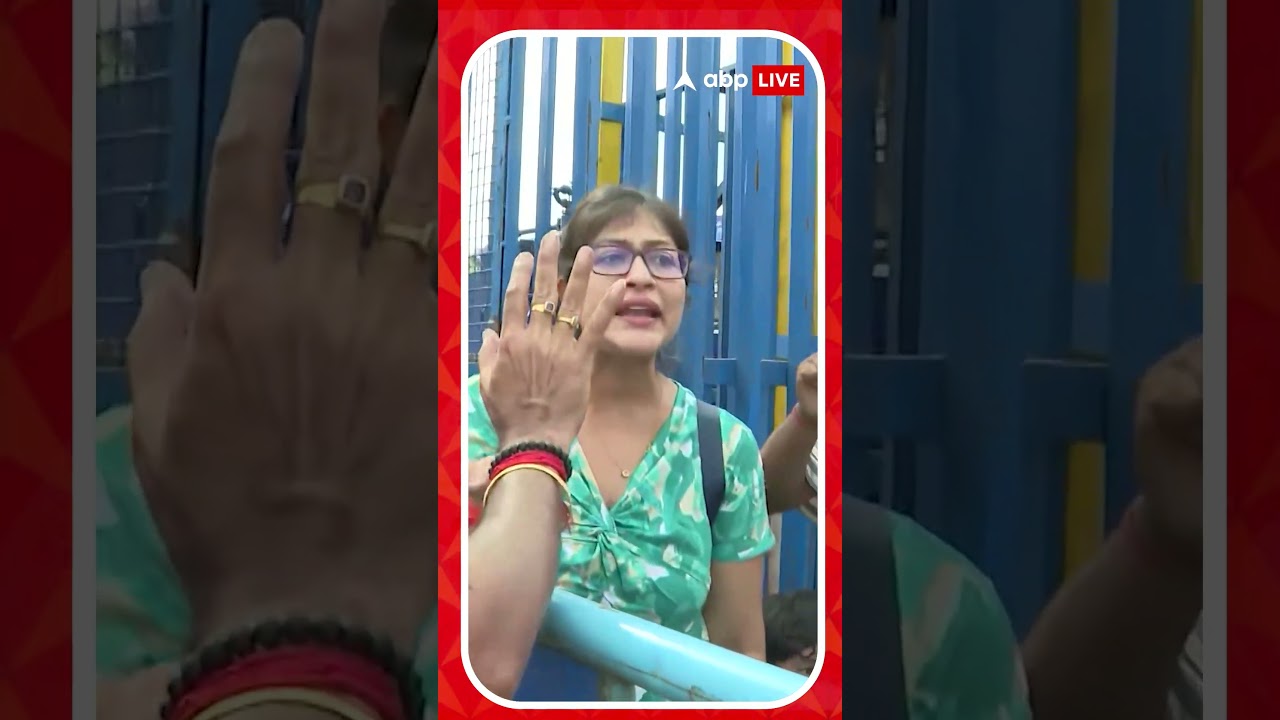 সাঁতরাগাছিতে উঁচু ব্যারিকেড বাঁধা লোহার বিমে, রাস্তা আটকে যাওয়ায় বিরক্ত সাধারণ মানুষ সাঁতরাগাছিতে উঁচু ব্যারিকেড বাঁধা লোহার বিমে, রাস্তা আটকে যাওয়ায় বিরক্ত সাধারণ মানুষ