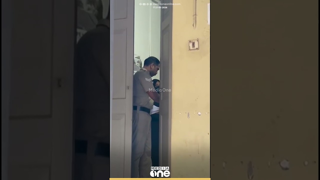 ഷിംജിതയെ കോടതിയിലേക്ക് കൊണ്ടുപോകുന്നതിന്റെ ദൃശ്യങ്ങൾ… ഷിംജിതയെ കോടതിയിലേക്ക് കൊണ്ടുപോകുന്നതിന്റെ ദൃശ്യങ്ങൾ…