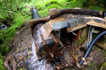 Farmer Built 2.5 kW Hydro Electric Pelton Turbine Farmer Built 2.5 kW Hydro Electric Pelton Turbine