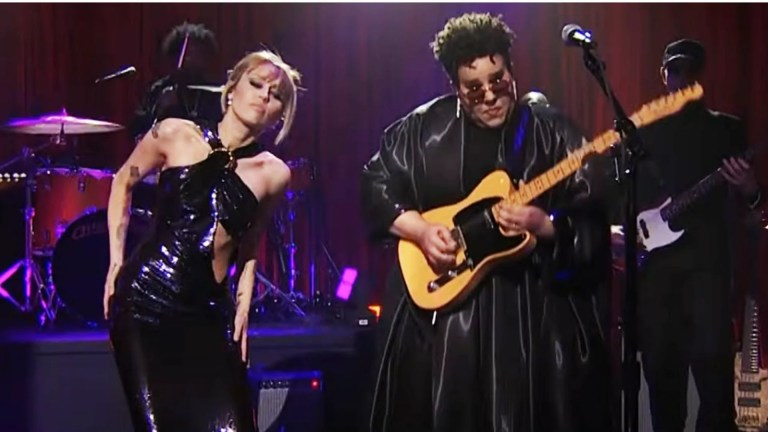 ‘SNL50’: Miley Cyrus and Brittany Howard Perform a Sinéad O’Connor Tribute ‘SNL50’: Miley Cyrus and Brittany Howard Perform a Sinéad O’Connor Tribute