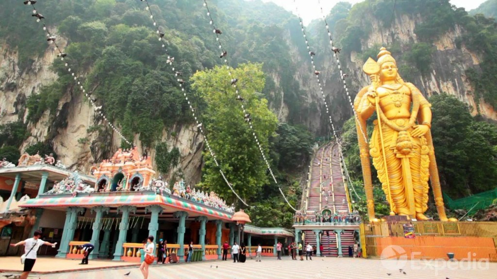 Lord Murugan Statue – The Tall Hindu Statue Rising over Bantu Caves Lord Murugan Statue – The Tall Hindu Statue Rising over Bantu Caves