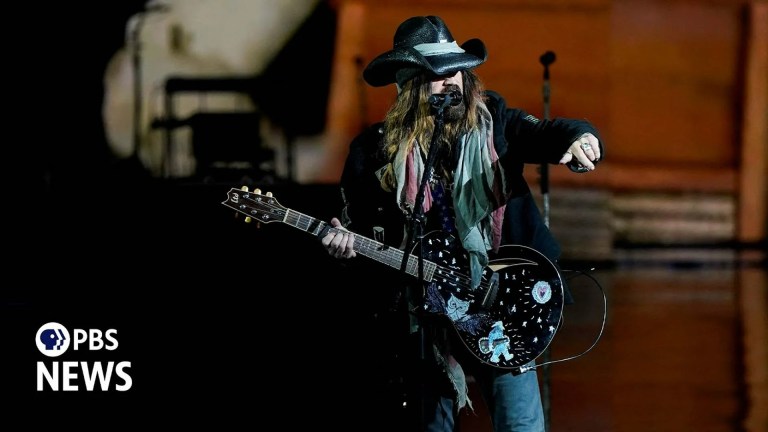 Watch Billy Ray Cyrus aimlessly wander the stage at Liberty Inaugural Ball Watch Billy Ray Cyrus aimlessly wander the stage at Liberty Inaugural Ball