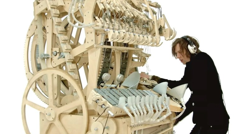 Watch Wintergatan’s Marble Machine Play Music With 2,000 Marbles Watch Wintergatan’s Marble Machine Play Music With 2,000 Marbles