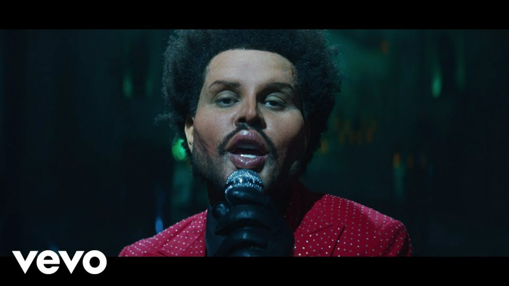 “Ken humano”? Entenda o visual de rosto plastificado de The Weeknd em “Save Your Tears” “Ken humano”? Entenda o visual de rosto plastificado de The Weeknd em “Save Your Tears”