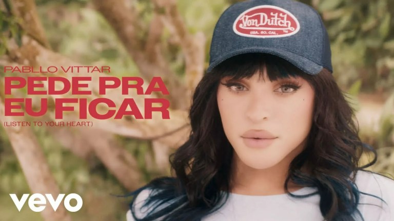 Pabllo Vittar vive romance de verão no clipe de “Pede Pra Eu Ficar” Pabllo Vittar vive romance de verão no clipe de “Pede Pra Eu Ficar”