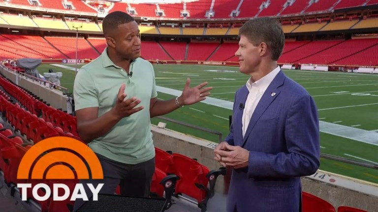 What Chiefs CEO Clark Hunt Said About Taylor Swift at the 2024 Season Opener What Chiefs CEO Clark Hunt Said About Taylor Swift at the 2024 Season Opener