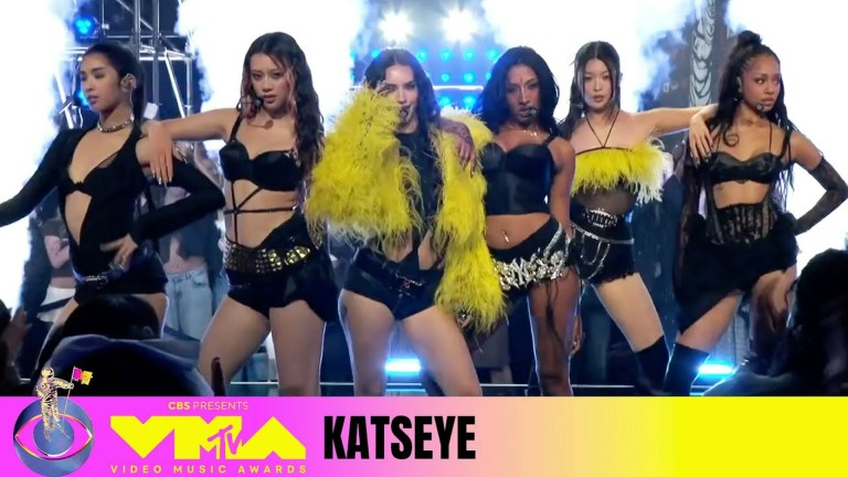 VMA 2025: KATSEYE apresentou “Gnarly” e “Gabriela” no pré-show VMA 2025: KATSEYE apresentou “Gnarly” e “Gabriela” no pré-show