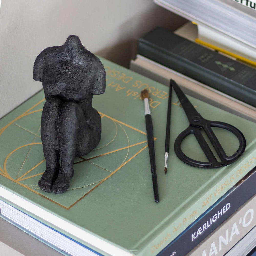 Soška z polyresinu (výška 14 cm) Sitting Woman – Mette Ditmer Denmark - Obrázek 2