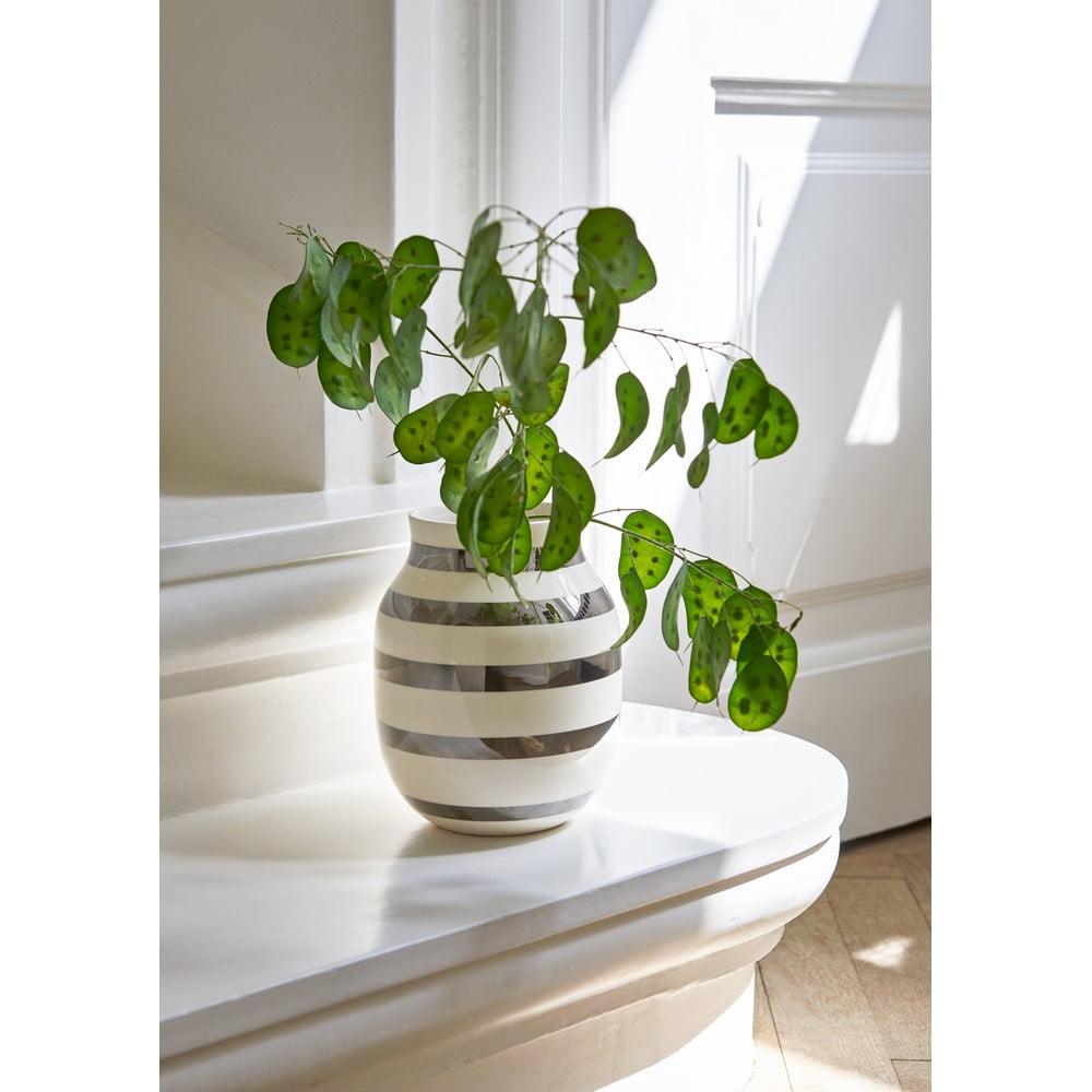 Bílá kameninová váza s detaily ve stříbrné barvě Kähler Design Omaggio, výška 20 cm - Obrázek 2