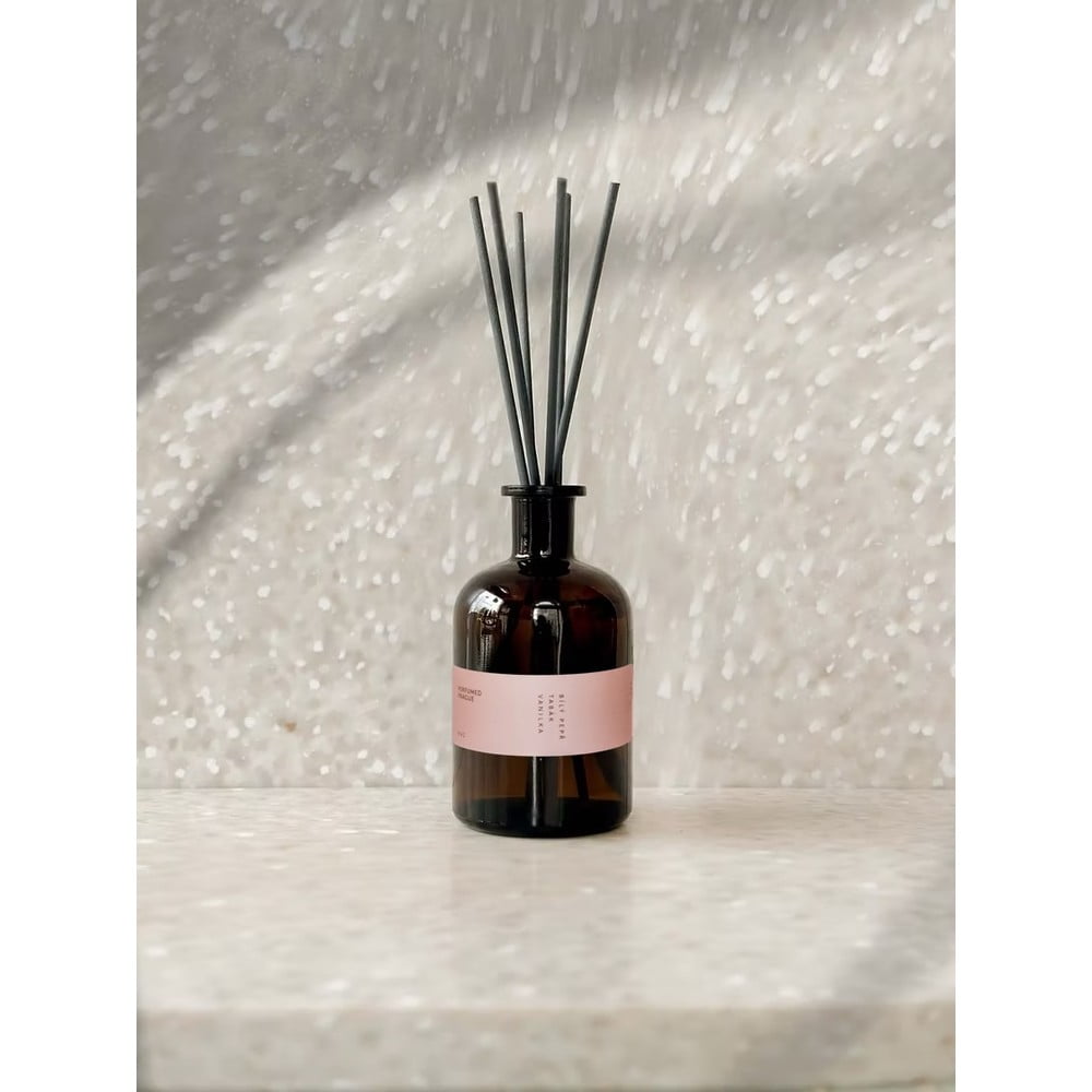 Difuzér #42 White Pepper, Tobacco, Vanilla – Perfumed Prague Difuzér #42 White Pepper, Tobacco, Vanilla – Perfumed Prague