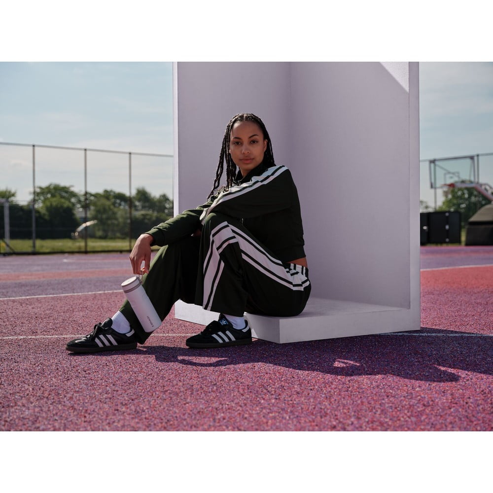 Bílá termoska 470 ml The IceFlow™ Bottle Twist Flip Frost – Stanley - Obrázek 2