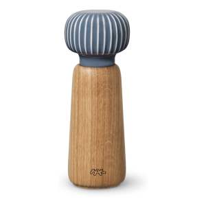 Mlýnek z dubového dřeva na koření s šedomodrým detailem z porcelánu Kähler Design Hammershoi, výška 17,5 cm
