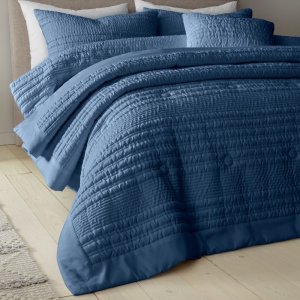 Modrý prošívaný přehoz 220×220 cm Lennon Stripe – Catherine Lansfield