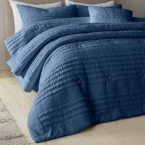 Modrý prošívaný přehoz 220×220 cm Lennon Stripe – Catherine Lansfield