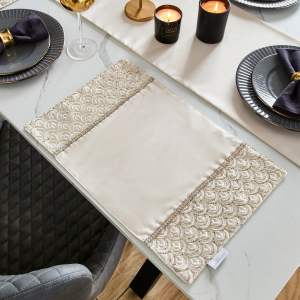 Látková prostírání v sadě 4 ks 30×46 cm Deco Sequin – Catherine Lansfield
