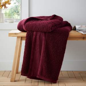 Červená deka z mikroplyše 130×170 cm Velvet Boucle – Catherine Lansfield