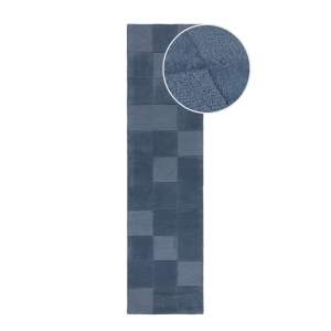 Tmavě modrý ručně tkaný vlněný běhoun 60×230 cm Checkerboard – Flair Rugs