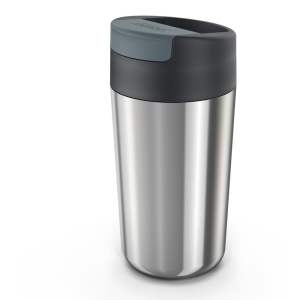 Cestovní hrnek v tmavě modro-leskle stříbrné barvě 450 ml Sipp – Joseph Joseph
