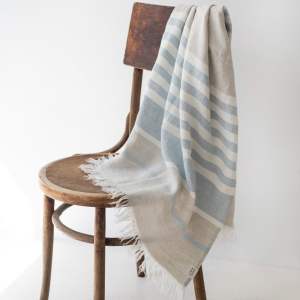 Modrá lněná plážová osuška 85×140 cm Allure Stripe – Linen Tales