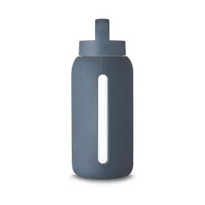 Tmavě šedá cestovní lahev 720 ml Smoke Grey – Muuki
