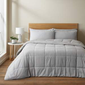 Světle šedý prošívaný přehoz z mikroplyše na dvoulůžko 200×220 cm Cosy Cord – Catherine Lansfield