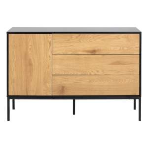 Nízká komoda v dekoru dubu v černo-přírodní barvě 120×82 cm Seaford – Actona