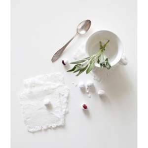 Sada 4 bílých lněných podtácků Linen Tales Classic, 10 x 10 cm