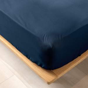 Tmavě modré napínací prostěradlo z Bio bavlny 180×200 cm Biolina – douceur d’intérieur