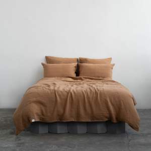 Hnědé prodloužené lněné povlečení na dvoulůžko 200×220 cm – Linen Tales