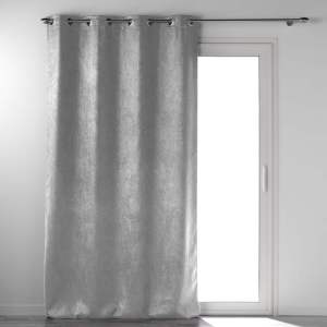 Světle šedý sametový zatemňovací závěs 135×280 cm Melodie – douceur d’intérieur