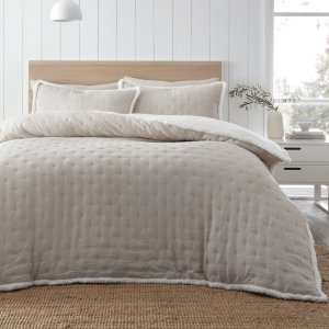 Krémové povlečení na dvoulůžko s beránkem 200×200 cm Cosy Nori – Catherine Lansfield
