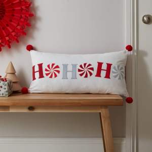 Sametový dekorační polštář s vánočním motivem 60×30 cm Ho Ho Ho – Catherine Lansfield