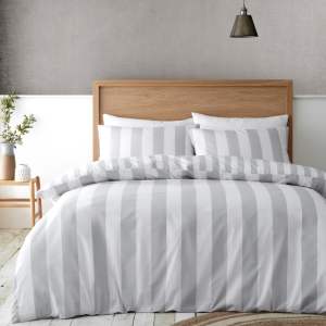 Bílo-šedé povlečení na dvoulůžko 200×200 cm Cove Stripe – Catherine Lansfield